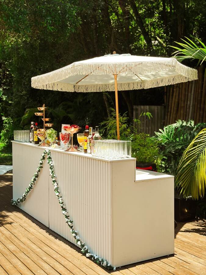 Estrutura de open bar montada pela Mob Drinks